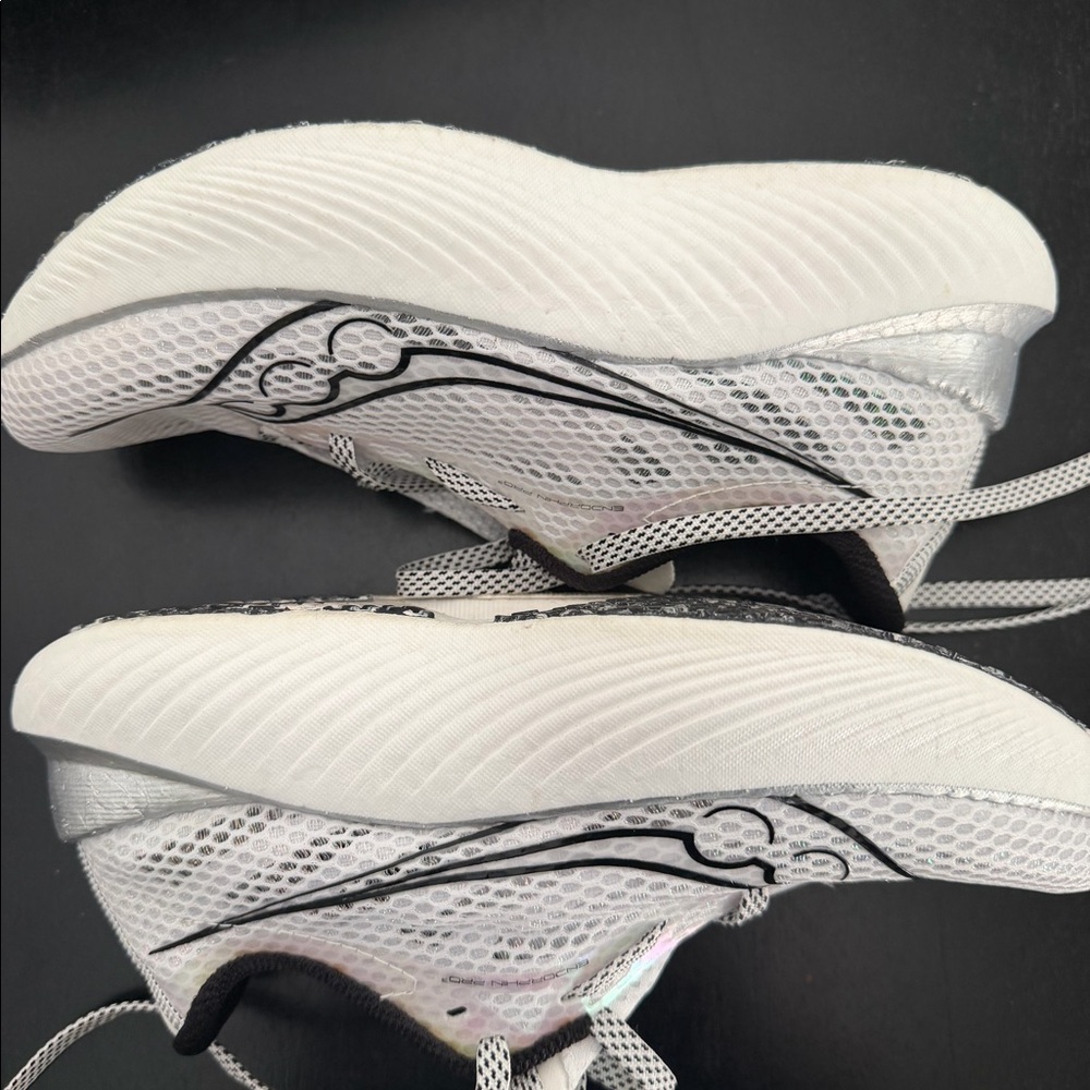Carbon plate running shoes, only worn for 2 miles! - Picture 2 of 6